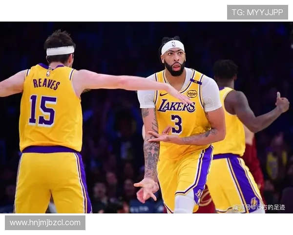 里夫斯谈轻取尼克斯后浓眉交易消息感慨球队未来更具竞争力